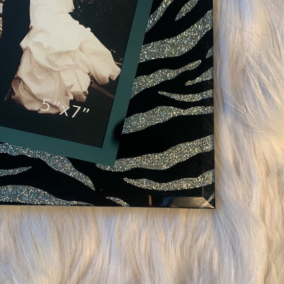 SILVER GLITTER ZEBRA MIRROR PRINT 5" X 7" PHOTO FRAME GLASS - Picture 3 of 8